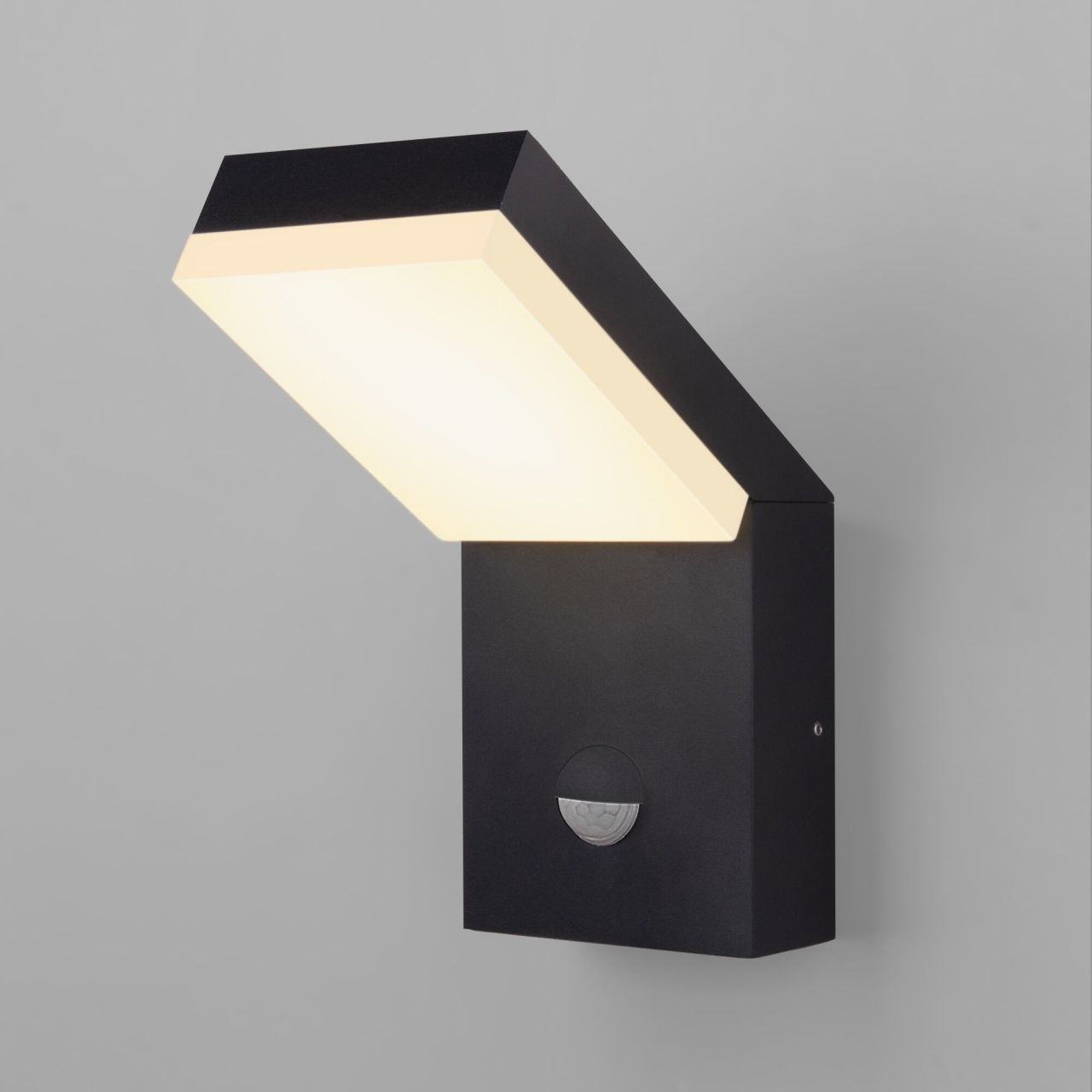 Уличный настенный светильник с датчиком движения Sensor 3000K IP54 1541 TECHNO LED черный Elektrosta