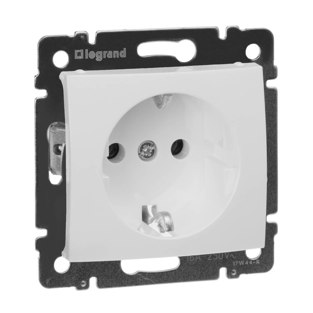 Розетка 2К+3 Legrand Valena 16A 250V с/з винтовой зажим белая 774420